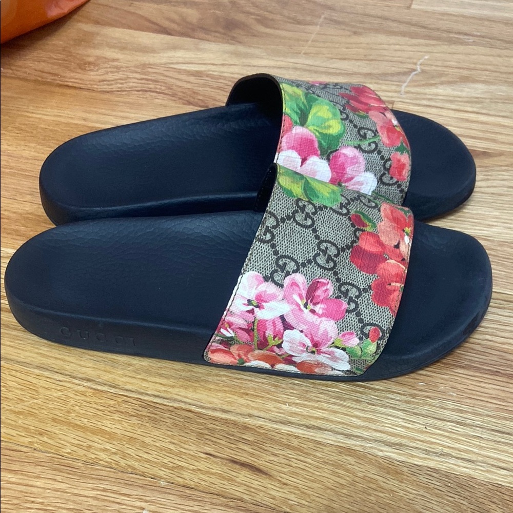 Gucci Women's Floral Slide Sandals - Black and Multicolor